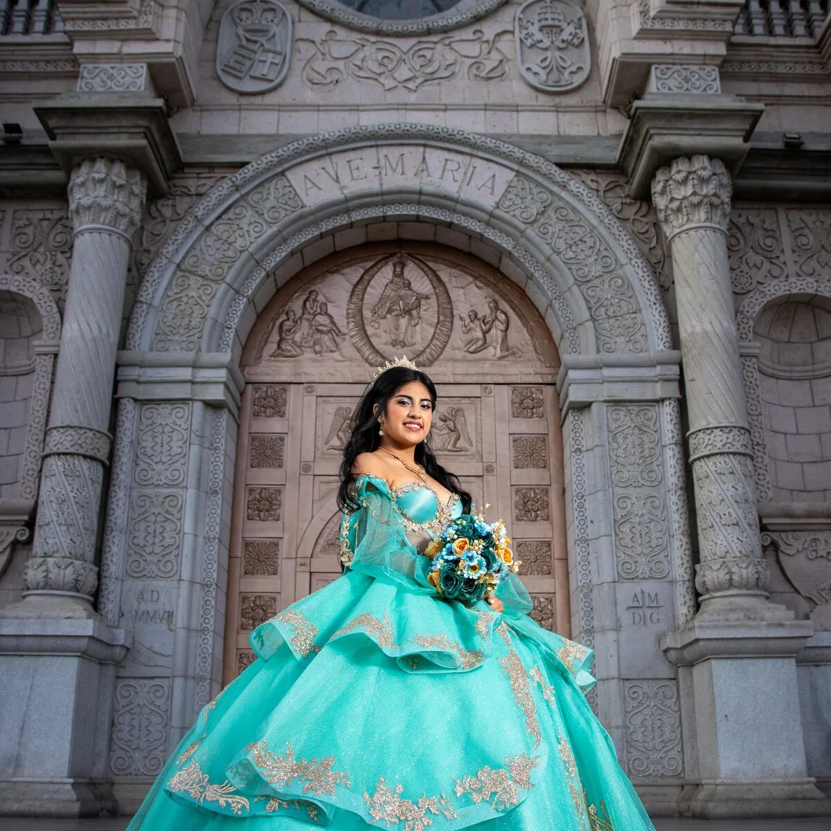 Quinceañera junto a su familia — Panda Producciones